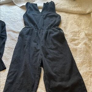 Universal Thread Black V-Neck Jumpsuit with Wide-Leg Design